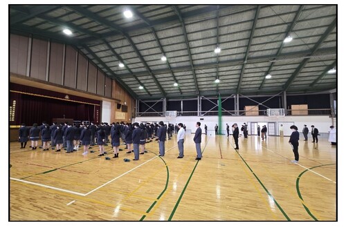 R6．黙祷さむね